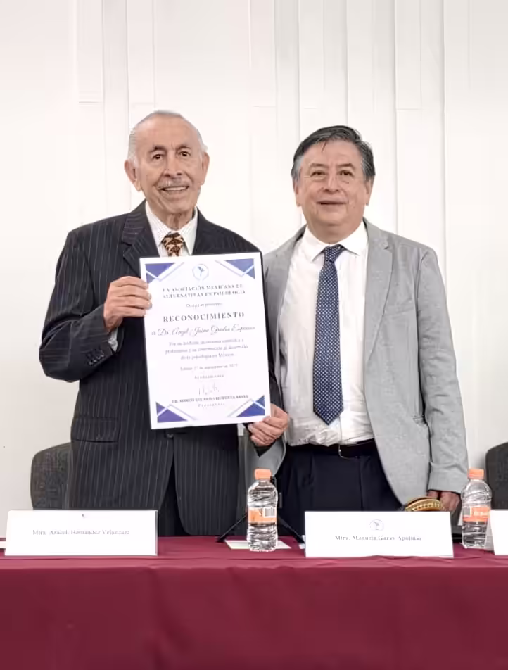 Amapsi reconoció al Dr. Jaime Grados